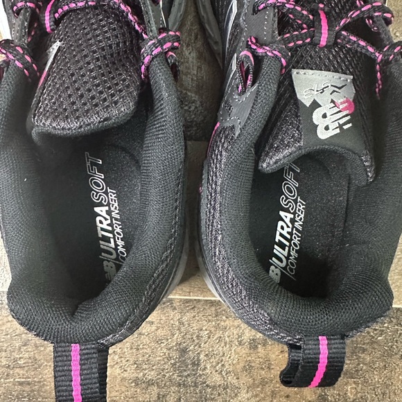 New Balance 573 V3 Black and Pink Size 7 Trail Runner ✨ NEW - Picture 6 of 8